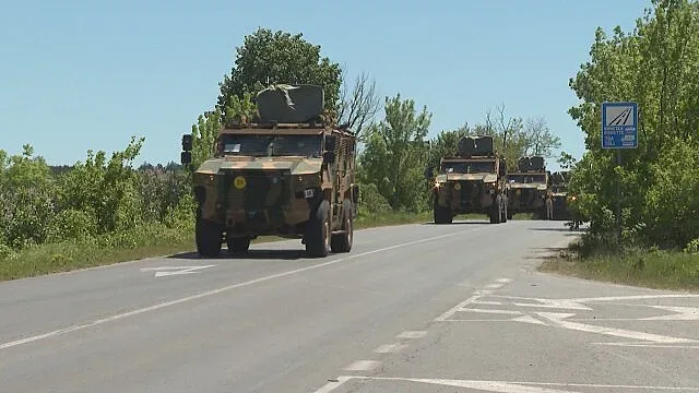 Военна техника по пътищата ни! Къде отиват колоните