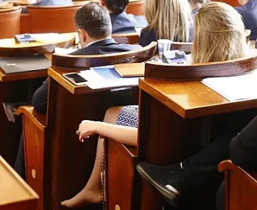 Депутатка шашна парламента. Ето какво направи