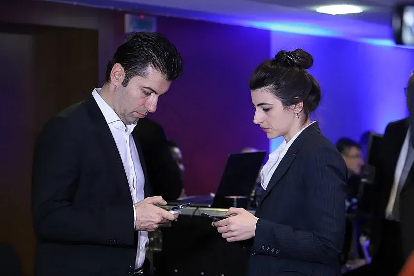 Петков на учредяването на ПП: Ще си тръгнем от тази игра по-бедни