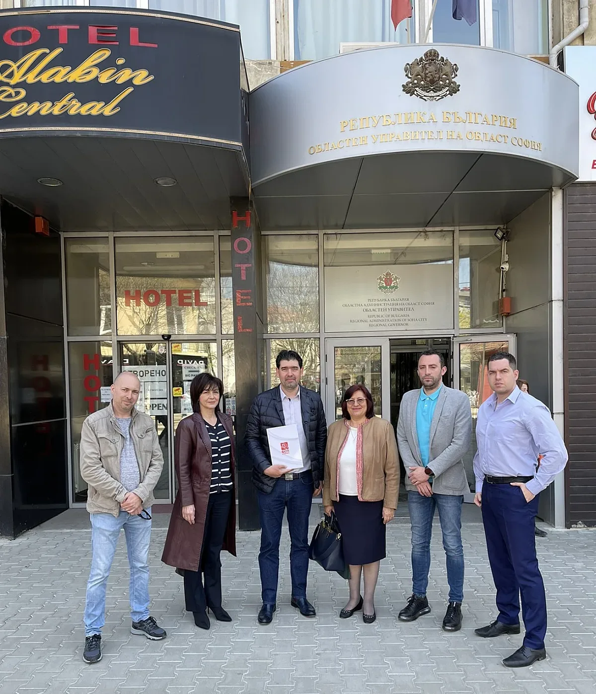БСП–София обжалва решения за украинското знаме на сградата на СО
