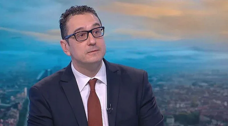 Стамен Янев отрича да е изхвърлен заради "златните паспорти"