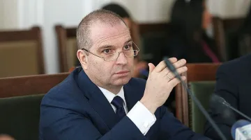 Подлудиха Караджов. Пак няма да има пари за пътните фирми