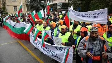 Протест за 1 милиард лева обсажда парламента