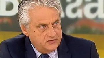 Рашков настъпи Костадин Ангелов. Притисна го за Александровска