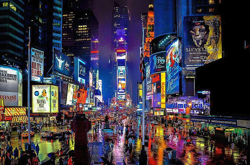 Какво става на "Таймс Скуеър"? Туристи тичат в паника ВИДЕО