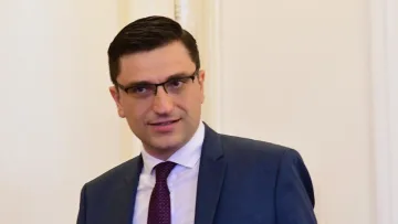 Предлагат ли постове на Каримански, за да се откаже от БНБ?