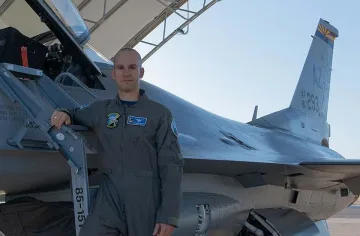 Ето го първия български пилот на F-16