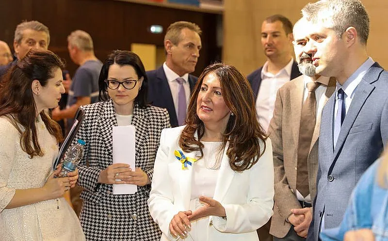 Херо Мустафа подкрепи трудова борса за украински бежанци