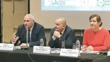 Сирачета ли са храните и къде е мястото на БАБХ? Спор на форума на "Стандарт"