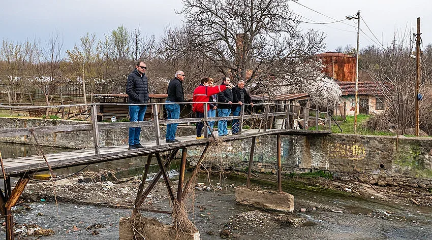 "Асарел-Медет" АД почисти коритото на реката в Баня и Бъта