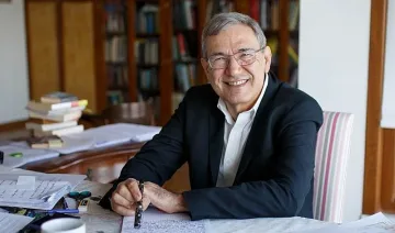 Орхан Памук подлуди Истанбул, жени си късат дрехите