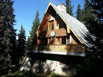 Петък с високи температури, вятърът изчиства небето