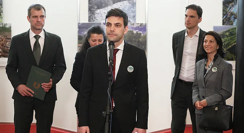 В Народното събрание беше открита фотоизложба, посветена на Седмицата на гората