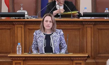 Ива Митева скочи на Кирил Петков