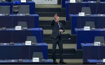 Европарламентът наказа Джамбазки. Каква е глобата