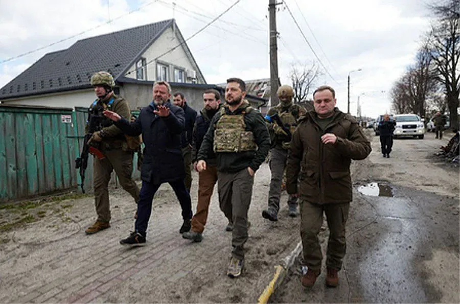 Зеленски отиде в Буча. Зове светът да види ужаса (СНИМКИ)