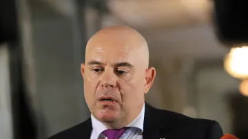 Гешев се чуди юристи ли са писали предложението на Йорданова