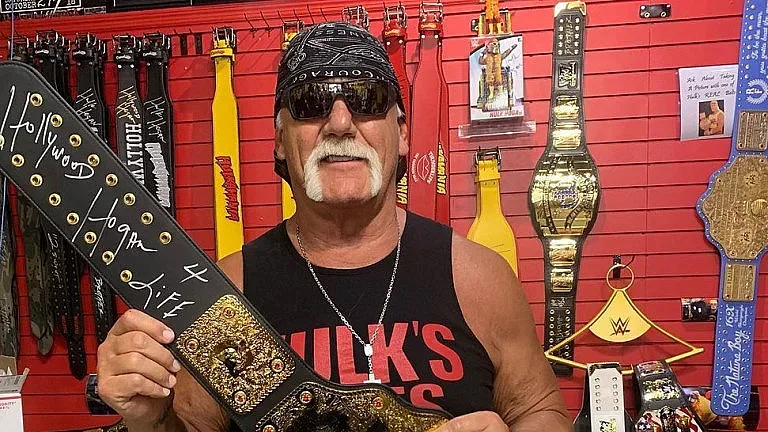 Феновете в паника! Какво се слчува с легендарен кечист