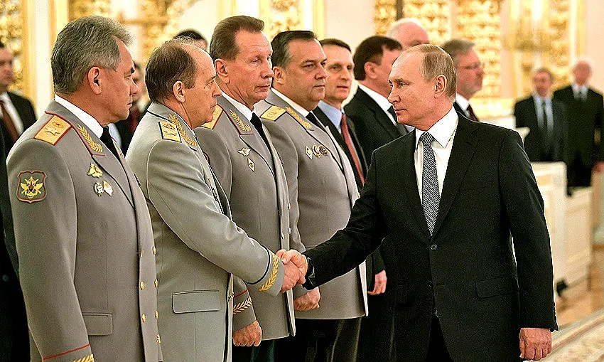 Руският Джеймс Бонд сменя Путин