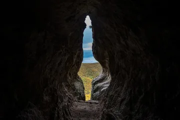 Пещерата Утробата крие тайните на Богинята Майка