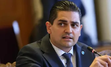 Спортният министър изригна, предупреди всички дерибеи