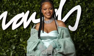 Наша журналистка със сензационна снимка на Риана