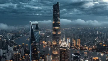 Паника! Банкери и търговци спят в чували