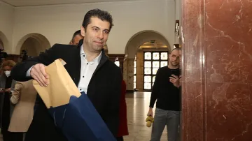 Петков на разпит в прокуратурата, първите му показания невалидни