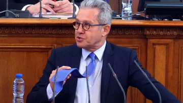 Цонев поздрави премиера за професионалния му празник