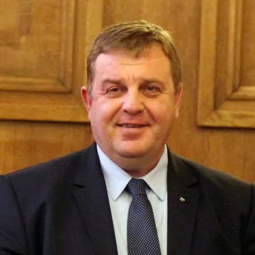 Каракачанов предупреди какво ни чака, ако пратим оръжие на Украйна