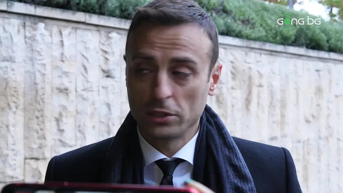 Червен картон от Левски за Бербатов. Причината