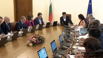 Дават пари за храна на бедните за Великден