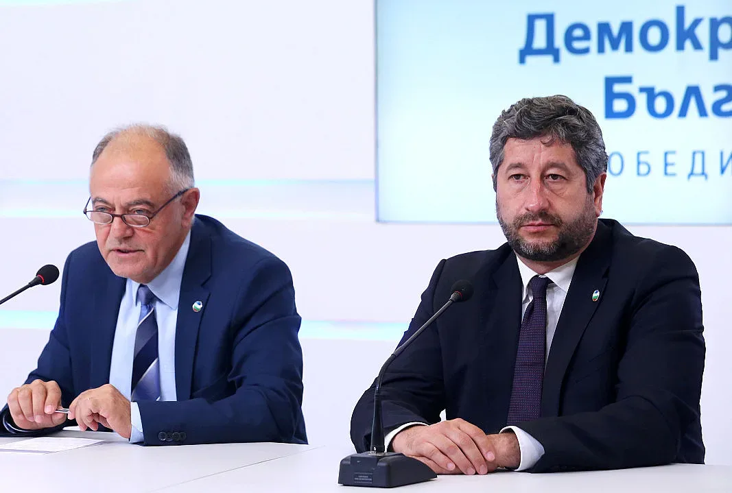 Оръжие за Украйна! Акция на Христо Иванов и Атанас Атанасов