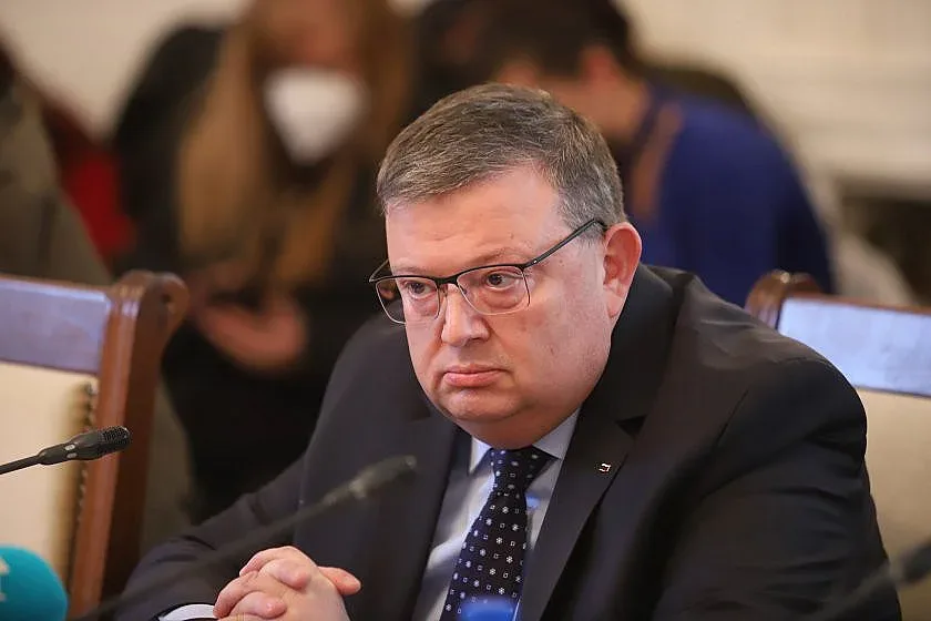 Цацаров си връща на Петков, съди го за 15 000 лева