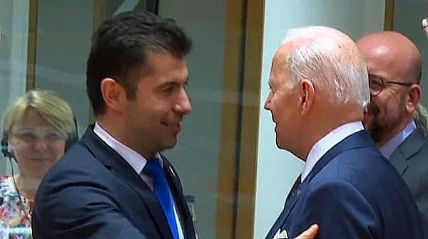 Бивш министър атакува премиера заради Байдън. Причината