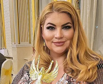 Авторка на бестселъри с награда от "Мисис Дама на годината"