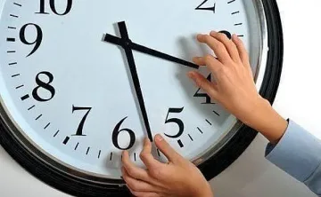 Психиатър скочи! Спрете безумието със смяната на часа