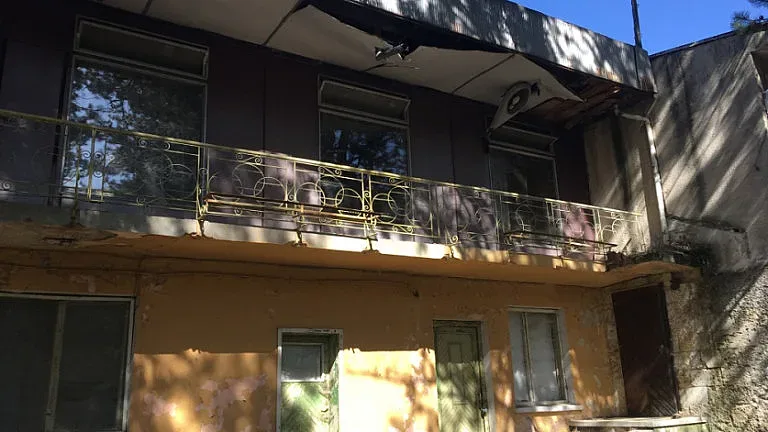 Хотел абсолютен хит се срина до цена на боксониера