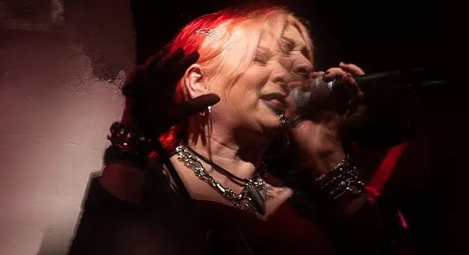 Как оцелява Милена Славова