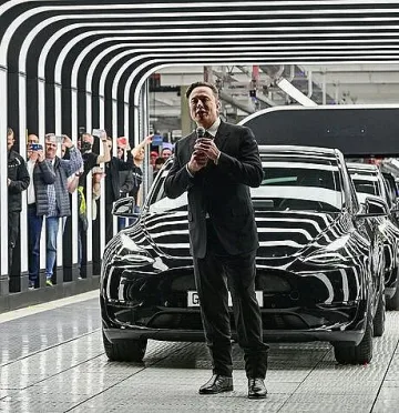 Мъск танцува, БМВ и Фолксваген плачат