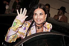 Деми Мур на 59 и без грим - специален поздрав за ЧРД на Брус СНИМКИ