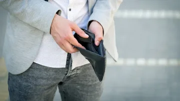 Кои са работещите бедни? КНСБ иска нов скок на минималната заплата