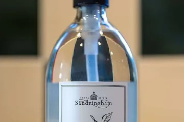 Пуснаха препарат за миене на чинии с бранда на Елизабет Втора