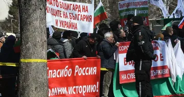 Костадинов скочи на Остин. Мощен протест