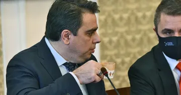 Напрежение! Остра атака срещу Асен Василев