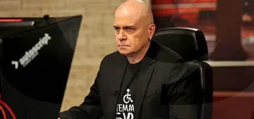 Как Слави дари бус с храна за бежанците