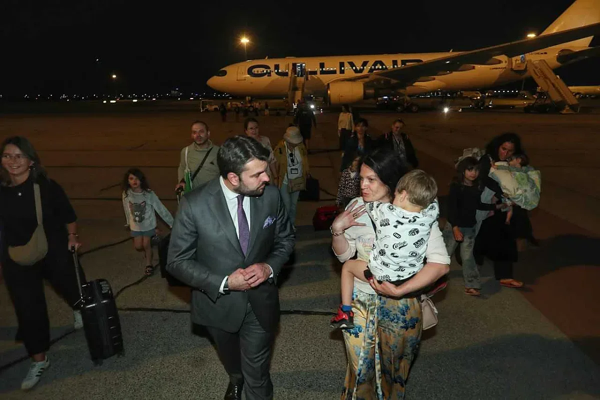 Министър на летището! 89 българи се върнаха от Израел