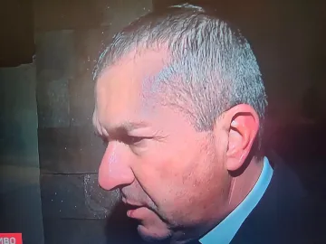 Адвокатът на Борисов влезе в къщата му, какво става вътре