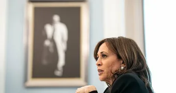 Харис и Кирил Петков на спешен разговор. Причината