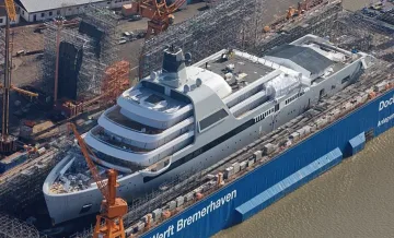 Нова паника за Абрамович. Къде си скри яхтата